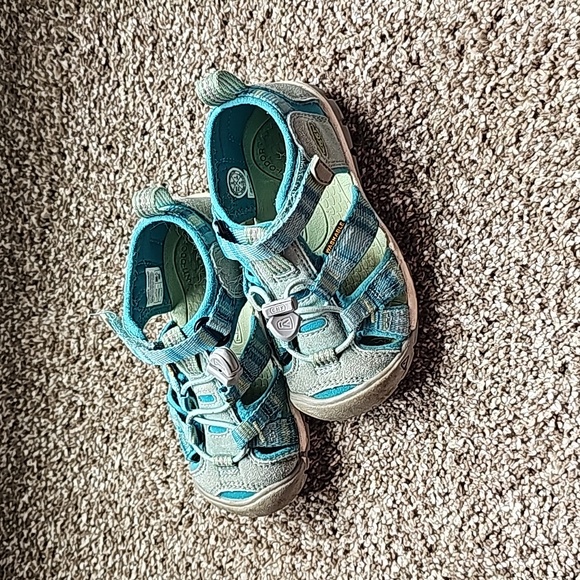 Keen sz 9 [toddler] green & blue waterproof sandals - Picture 3 of 9